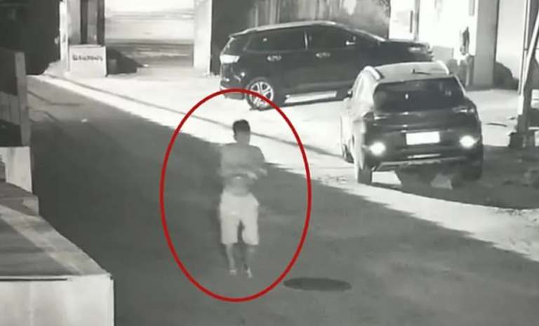 China: Recién nacida fue abandonada en un basurero porque sus padres querían un varón