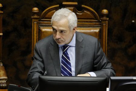 Cámaras de seguridad contradicen versión de secretario del Senado que fue sorprendido en restaurante en plena cuarentena