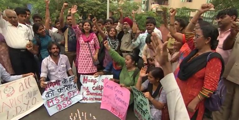 Violación y asesinato de una niña de 13 años provoca indignación en la India