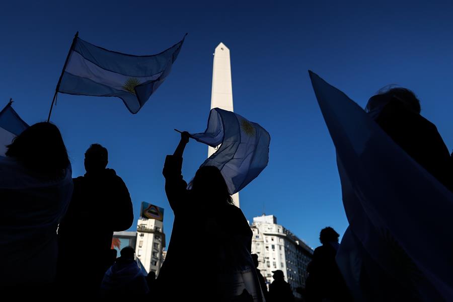 Miles de argentinos salieron a las calles a protestar contra el gobierno