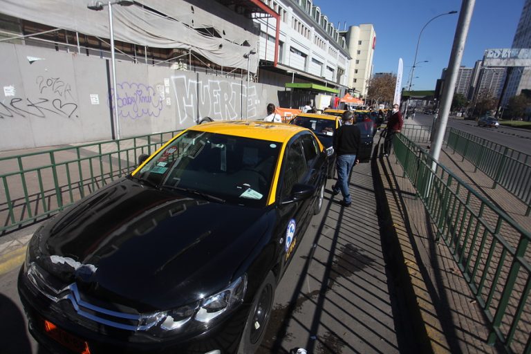 Despachan ley que entrega bono y préstamo a conductores de transporte público