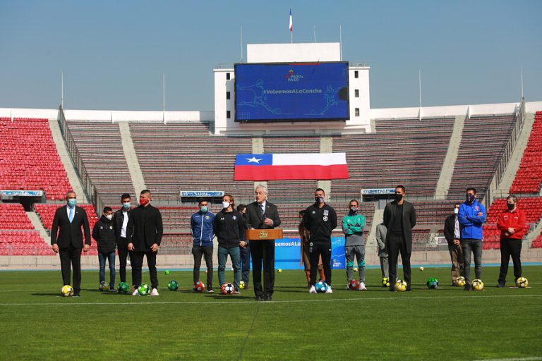Piñera anuncia retorno del fútbol profesional para el sábado 29 de agosto