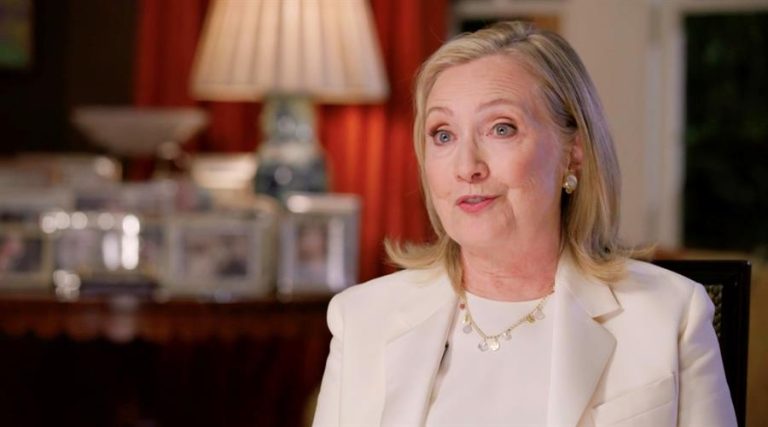 Hillary Clinton advierte que Trump podría 