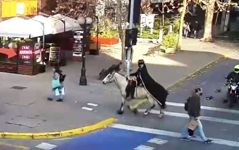 Ayuda al pueblo sin recibir nada a cambio: Encontramos al misterioso 