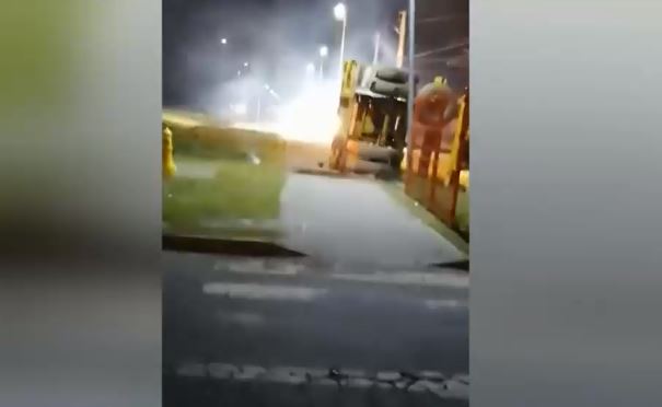 Video captó impactante choque de camión con un vagón del Biotren en Concepción