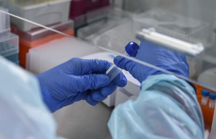 Minsal: Positividad en la Región Metropolitana llegó al 5,2%