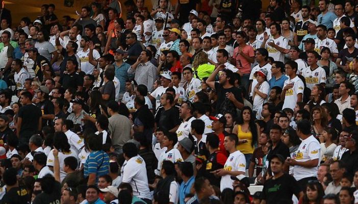 Hinchas colocolinos podrán seguir usando sus abonos hasta el 2021
