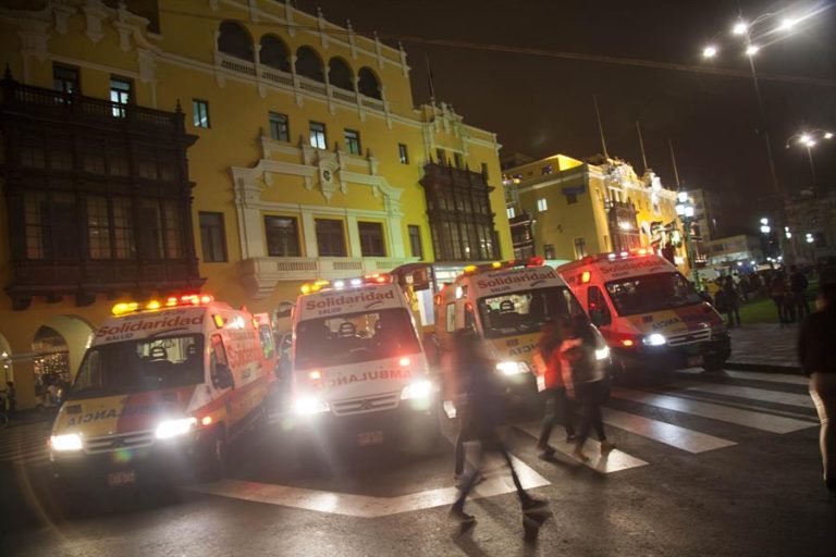 Fiesta clandestina en Perú dejó 13 muertos y seis heridos: Se produjo avalancha humana al tratar de escapar