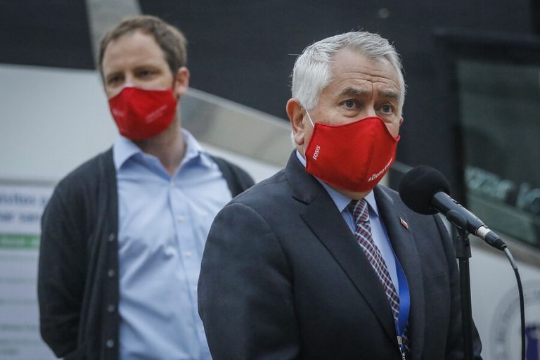 Ante aumento de contagios: Ministro de Salud pide que autoridades de Magallanes 