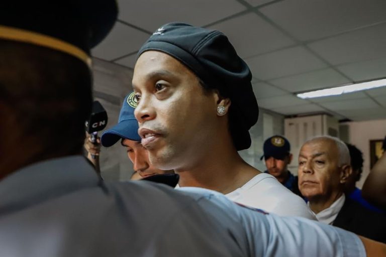 Juez paraguayo otorgó libertad a Ronaldinho después de cinco meses de detención
