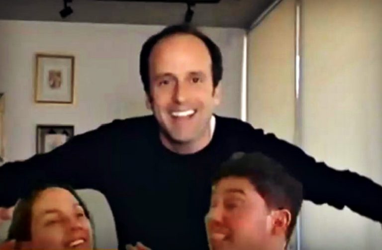 Kramer sorprende con nuevos personajes en una pandemia donde el arte y el humor se reinventan