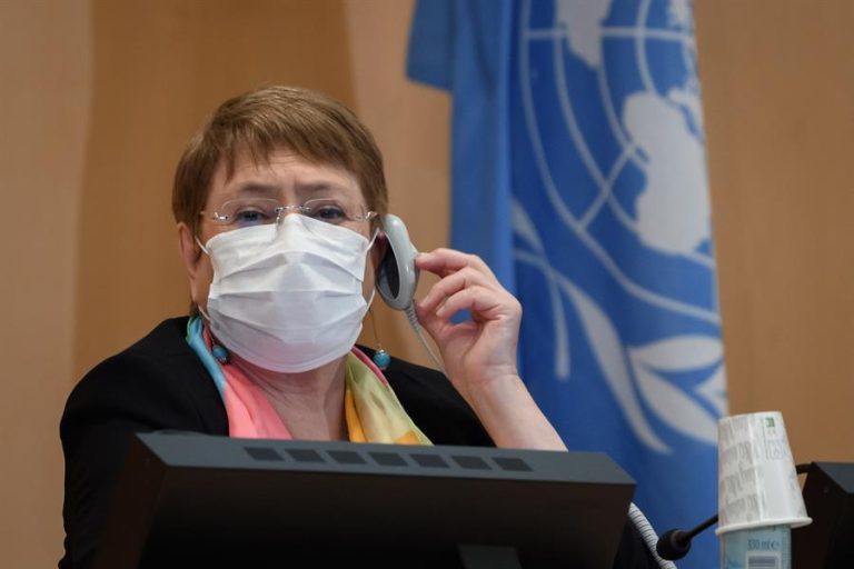 Bolivia llama a Bachelet a visitar el país y dejar de 