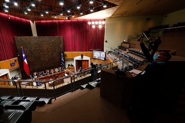 Senadores aprueban eliminar impedimento sólo para mujeres para contraer segundas nupcias