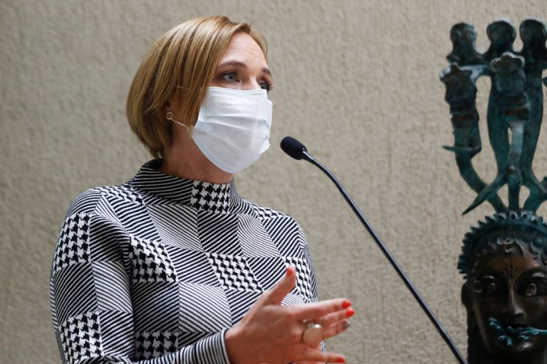 Goic llama a la colaboración público-privada: “Hoy podríamos estar ante un tsunami de cáncer”