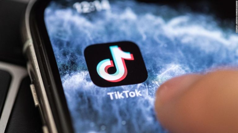 CEO de TikTok renuncia tras amenazas de Trump de prohibir la aplicación