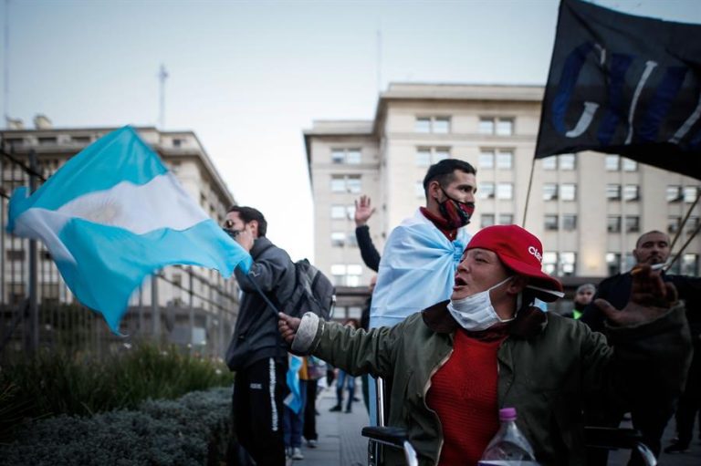 Argentina superó los 10.500 casos de contagiados en un día y alcanzó un nuevo récord