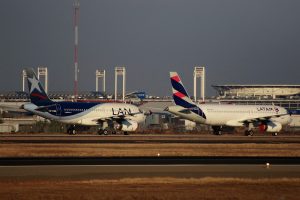 Revisa cuáles son los destinos: Latam anunció aumento gradual de sus operaciones en Chile y varios países de la región