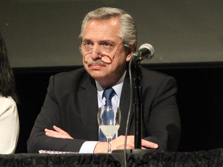 Finlandia respondió a Alberto Fernández y descartó que fije tarifas de internet, TV cable y telefonía móvil