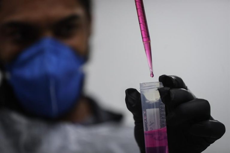 Mujer se habría curado del VIH sin tratamiento médico, según estudio