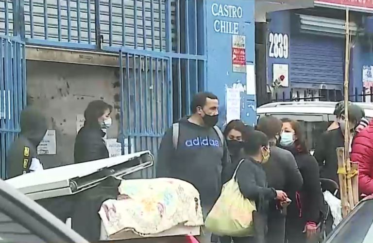 Aglomeraciones en el comercio y personas sin mascarillas: Las irregularidades que amenazan la Transición