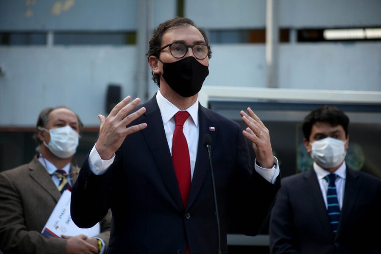 Ministro Figueroa acusó 