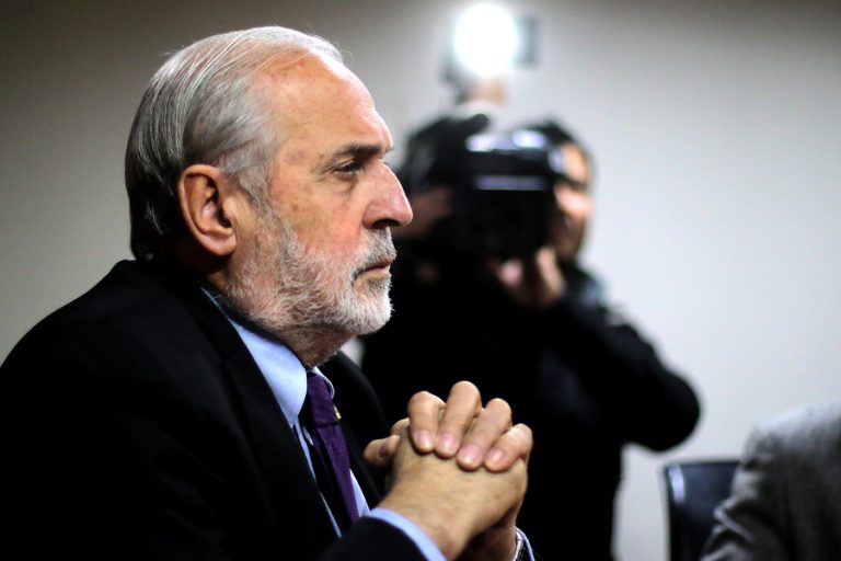 Fiscalía perseguirá penalmente a contagiados que participen del Plebiscito si no se toman medidas para asegurar su voto