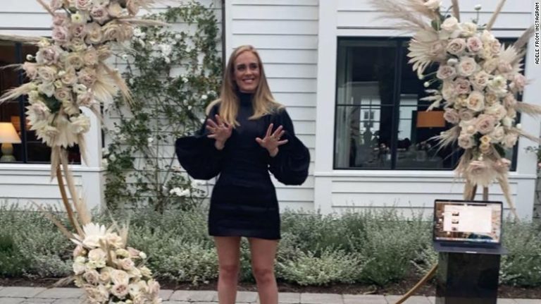 Acusan apropiación cultural: Critican a Adele por usar bikini con la bandera de Jamaica