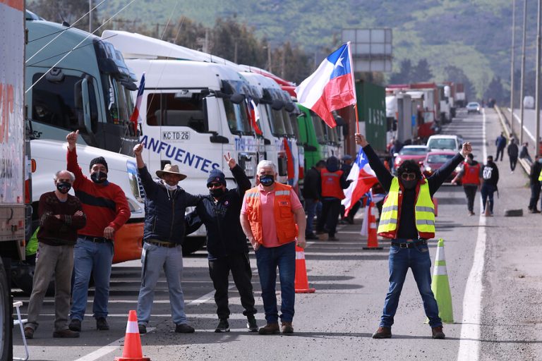 Camioneros rechazan propuesta y Gobierno no descarta invocar Ley de Seguridad del Estado
