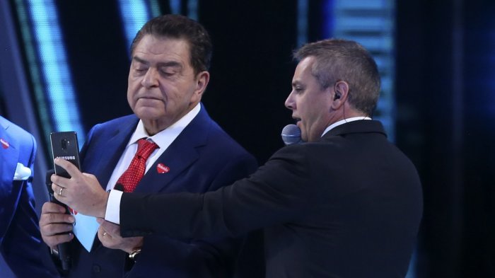 Don Francisco sobre el error de José Miguel Viñuela con camarógrafo en pantalla: 