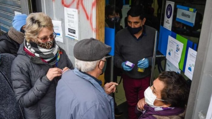 370 mil solicitudes de AFP rechazadas por error: Usuarios reclaman mala gestión del sistema de pensiones