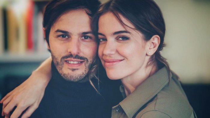 ¿Desesperada? Millaray Viera impacta al cantar un clásico de la música en la compañía de su pololo