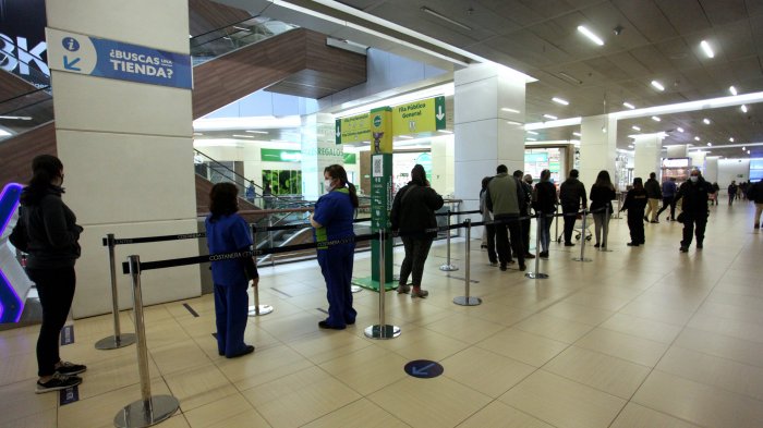 Mall Costanera Center inicia reapertura gradual: Contará con fiscalizaciones y baja concentración en tiendas