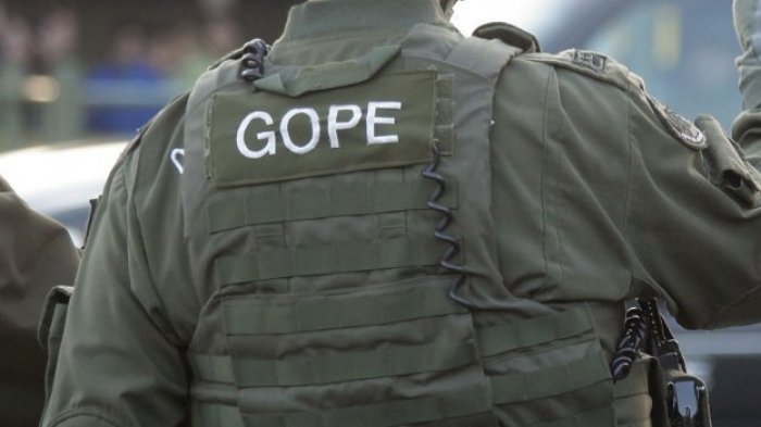 Tomó de rehenes a expareja e hija y luego se disparó con un fusil