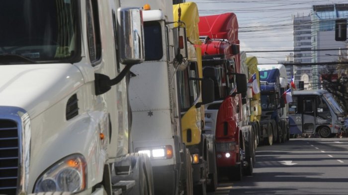 Tensión por paro de camioneros en todo Chile: Gremio se encuentra dividido
