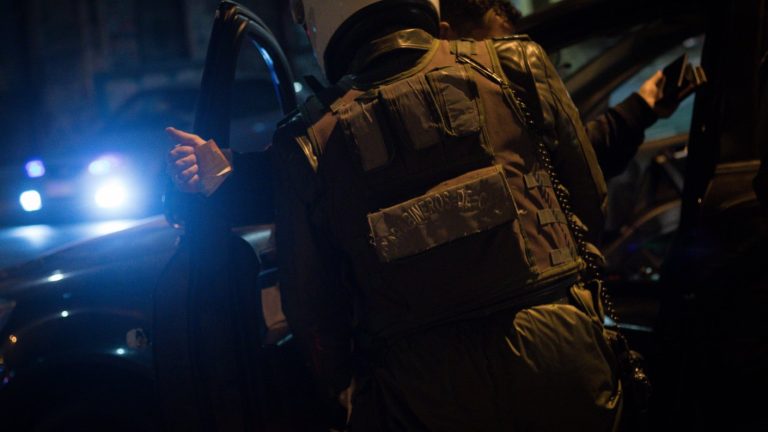 Detienen a 9 individuos que participaban de fiesta clandestina al interior de bodega en Santiago