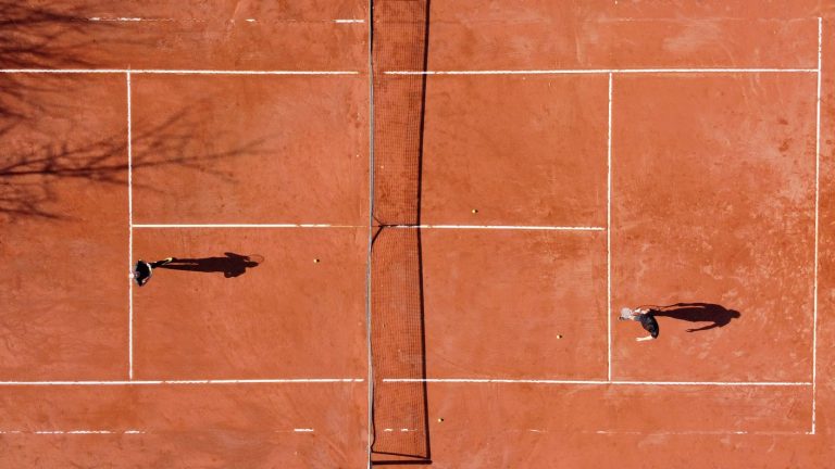 Recintos deportivos en comunas en Transición podrán abrir puertas