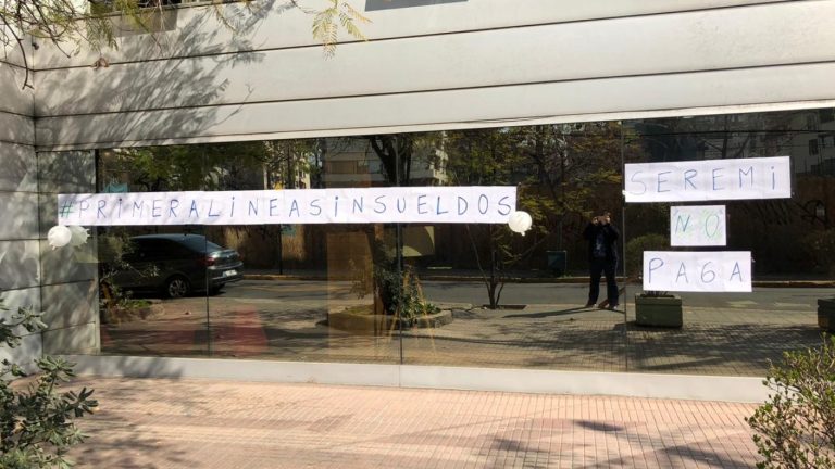 “¿Quién fiscaliza a la Seremi?”: Trabajadores de residencias sanitarias denuncian que no han recibido el sueldo