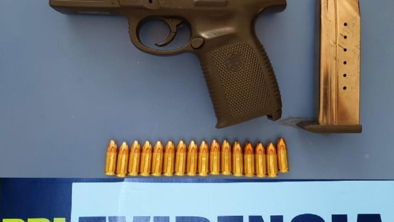 Sujeto imputado por homicidio intentó atropellar a los detectives en el momento de su detención