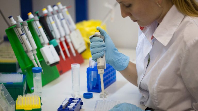 Cuba avanza por obtener la vacuna contra el COVID-19 y comienza los ensayos clínicos en humanos