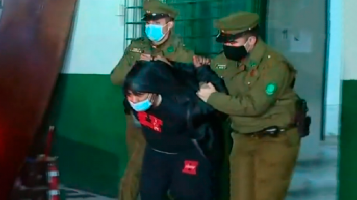 Hombre quedó detenido tras golpear y amenazar a su expareja en ascensor