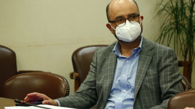 Proyecto de ley busca que enfermos terminales puedan utilizar sus fondos de AFP para tratamientos