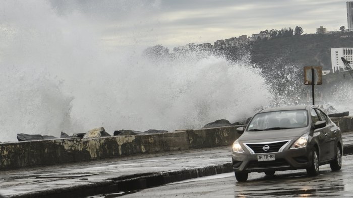 Meteorología emitió aviso por probables tormentas eléctricas entre las regiones de Coquimbo y Bío Bío