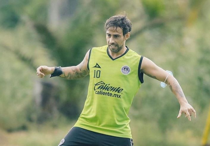 El Mago Valdivia regresó a los entrenamientos tras tener COVID-19: “Vencido, por fin al terreno”
