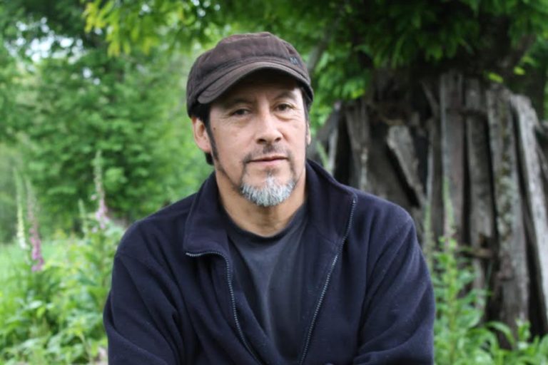 Anuncian que el poeta mapuche Elicura Chihuailaf ganó el Premio Nacional de Literatura