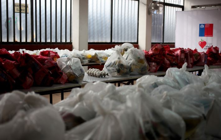 Junaeb reconoce atrasos en entregas de canas de alimentación por paro de camioneros