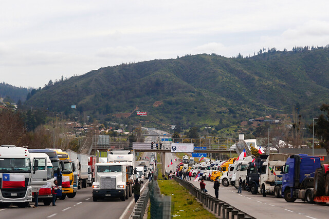 Camioneros deponen paro en Valparaíso tras una semana de movilización