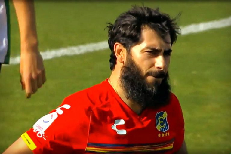 Johnny jugó un minuto de delantero, pero no pudo evitar la caída de Everton