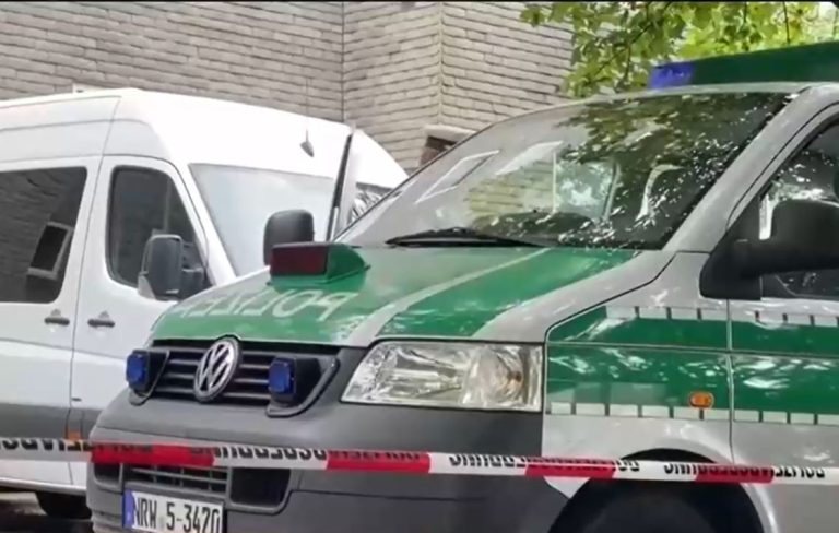 Encuentran a cinco niños muertos en departamento: Madre se intentó suicidar y es la principal sospechosa