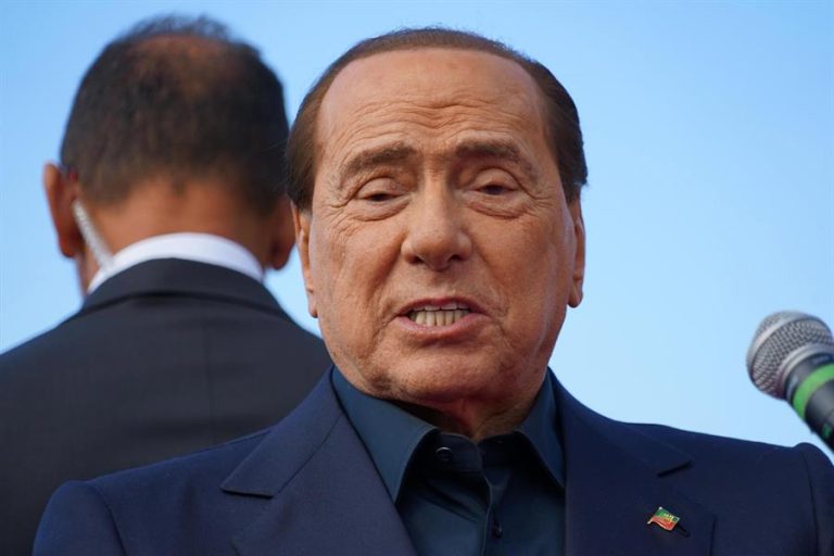 Berlusconi, ex presidente italiano, fue hospitalizado tras dar positivo por COVID-19