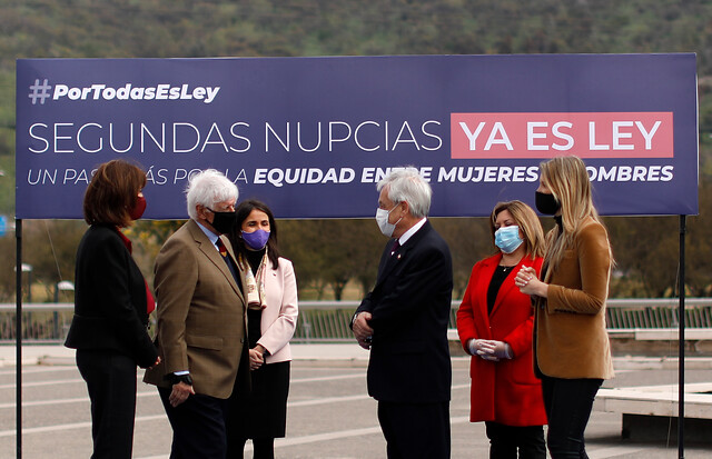 Pdte. Piñera promulga ley que fijaba plazo de 270 días a mujeres antes de casarse otra vez